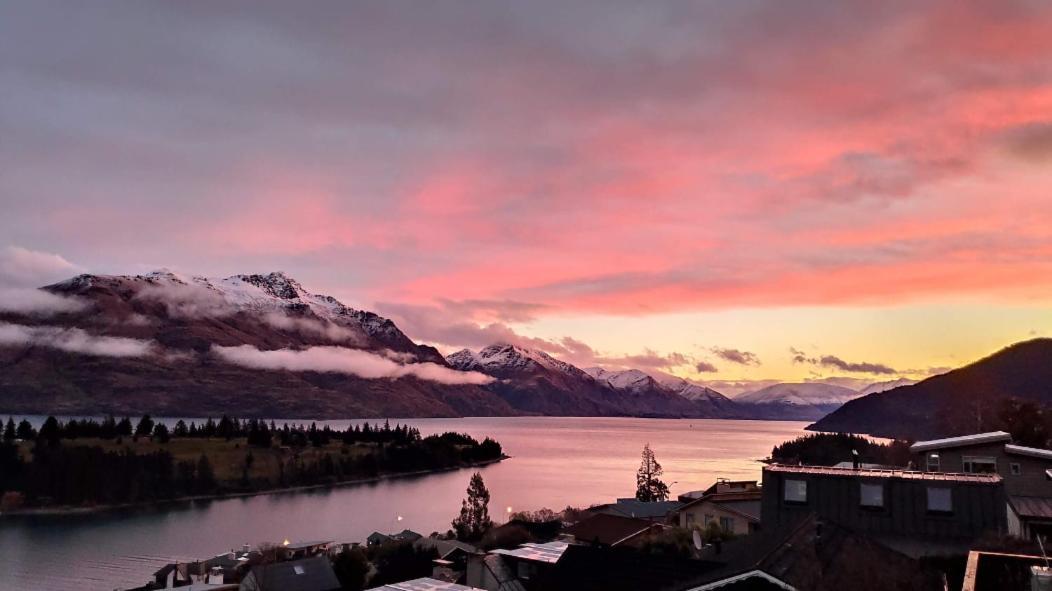 Spacious Home With Awesome Lake Views Queenstown Exteriör bild