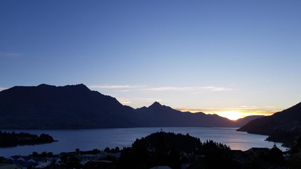 Spacious Home With Awesome Lake Views Queenstown Exteriör bild