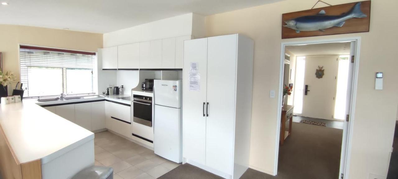 Spacious Home With Awesome Lake Views Queenstown Exteriör bild